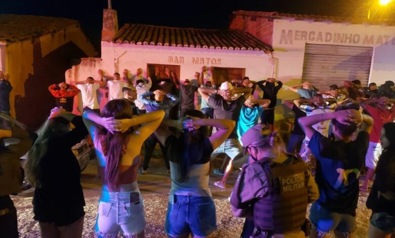 Photo of Polícia encerra grande aglomeração de jovens e adolescentes na região