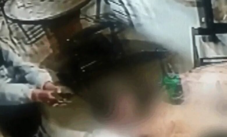 Photo of Vídeo: Homem tenta matar professor em bar na Bahia e arma falha três vezes; vítima não percebeu