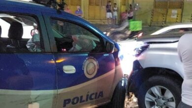Photo of Viatura da PM bate em carro durante perseguição na Bahia e policial fica ferido