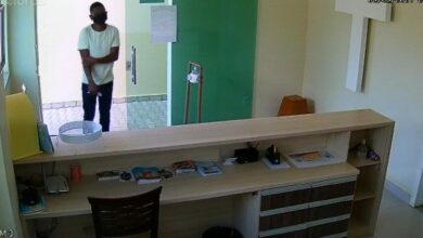 Photo of Vídeo mostra homem que enganou padre em Conquista e levou dinheiro de remédios e cestas básicas; assista