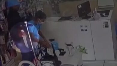Photo of Homem armado com facão rende funcionária e assalta loja no sul da Bahia