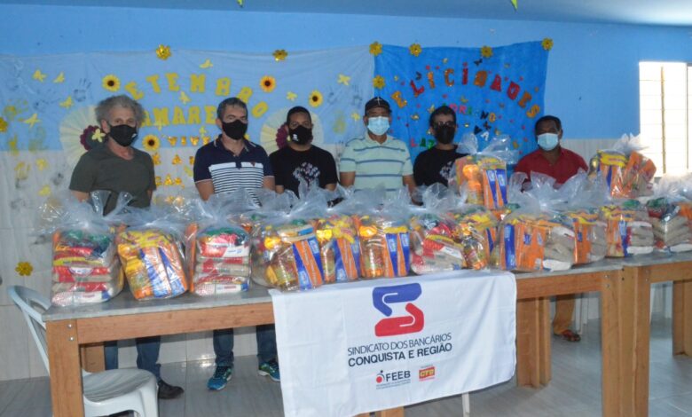 Photo of Ação solidária dos bancários doa quase seis toneladas de alimentos, produtos de higiene, materiais de limpeza e agasalhos na região