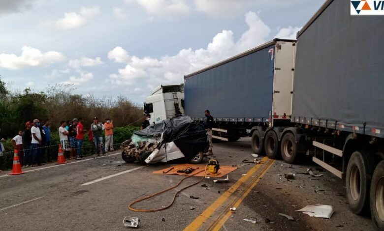 Photo of Conquista: Quatro pessoas morrem após grave acidente entre carro e carreta na BR-116