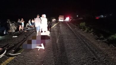 Photo of Região: Duas pessoas morrem após carro e caminhão baterem de frente