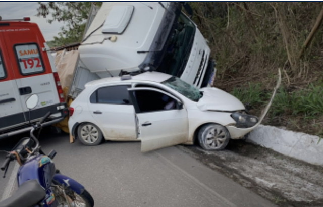 Photo of Sobe para dois o número de mortos em acidente com nove veículos na Bahia
