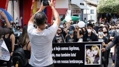 Photo of Multidão toma as ruas de Guanambi em protesto e pede justiça após morte de mãe e filha