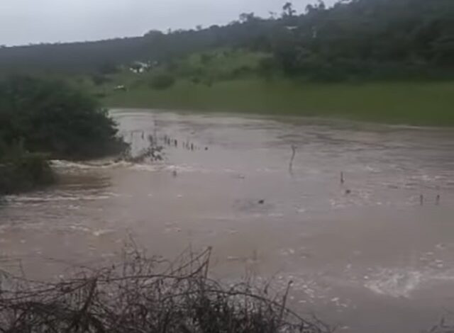Photo of Vídeos: Encruzilhada entra em alerta máximo após rompimento de três barragens
