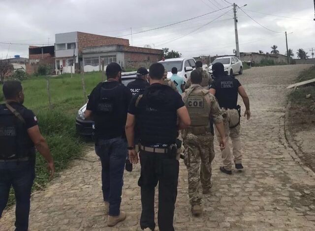 Photo of Pai e cinco filhos são presos por receptação de carros roubados na Bahia