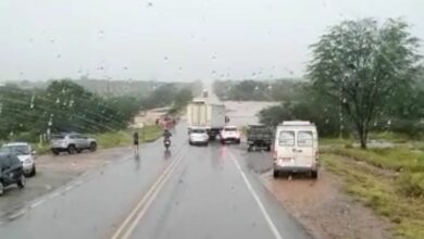 Photo of Vídeo: Após forte chuva, rio transborda e interdita BA-148