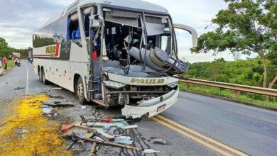 Photo of Diácono de Guanambi morre após acidente entre ônibus e caminhão no norte de Minas