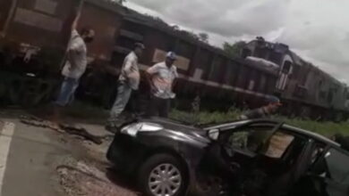 Photo of Vídeo: Carro e trem se envolvem em acidente na BR-030