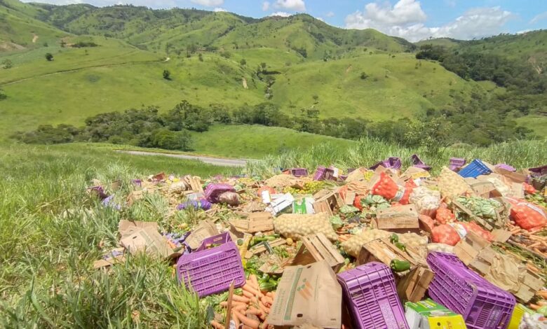 Photo of Vídeos mostram acidente com caminhão na Serra do Marçal