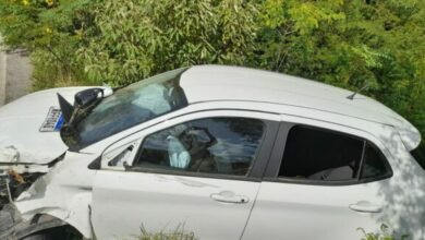 Photo of Região: Motorista perde o controle e bate carro em árvores às margens da rodovia