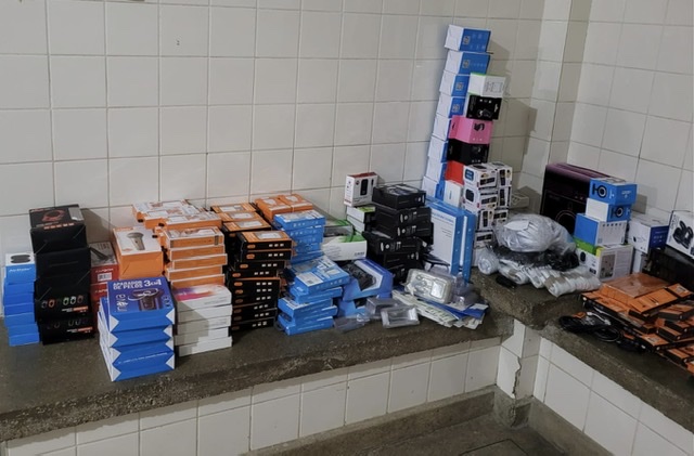 Photo of Polícia apreende vários produtos importados em ônibus de turismo na região