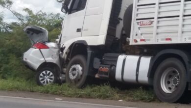 Photo of Uma pessoa morre após grave acidente entre carro e caminhão na Bahia