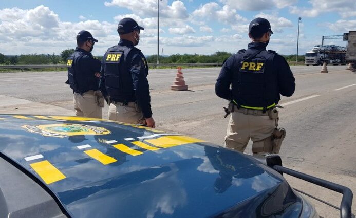 Photo of Polícia apreende caminhão com 21 mil kg de calabresa com nota fiscal fraudada em Jequié