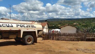 Photo of Conquista: Prefeitura distribui água potável para famílias que vivem os efeitos da estiagem
