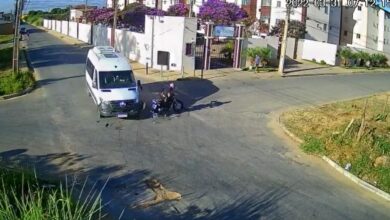 Photo of Vídeo mostra exato momento de acidente entre van e moto em Conquista; assista