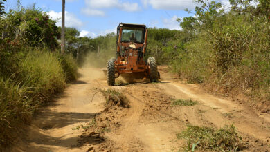 Photo of Conquista: Prefeitura recupera estradas no povoado São Domingos, região da Estiva