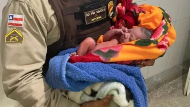 Photo of Região: Sem saber que estava grávida, jovem dá à luz dentro de carro com ajuda da PM
