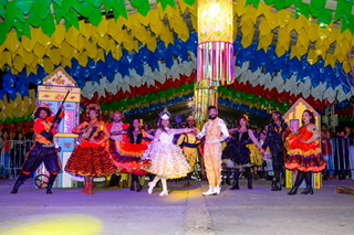 Photo of Grupos de teatro levaram dança e artes visuais para o público no Arraiá da Conquista