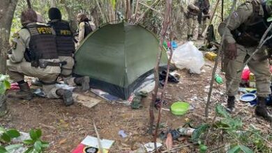 Photo of Quatro homens morrem em confronto com a polícia em matagal; reféns foram libertados