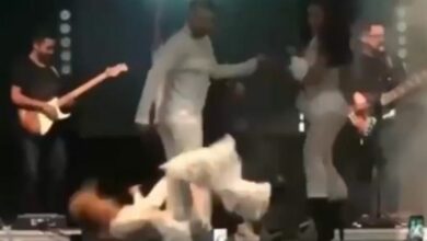 Photo of Vídeo: Joelma escorrega e cai no palco durante show em São João na Bahia