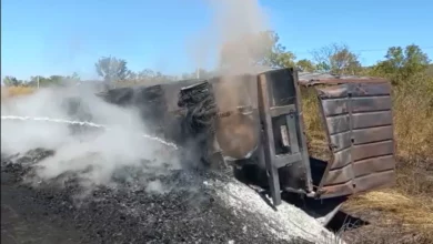 Photo of Carreta pega fogo e deixa rodovia interditada por 7 horas; veículo ficou destruído