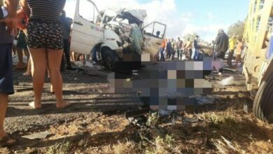 Photo of Grave acidente entre van e caminhão de gás deixa quatro mortos na região