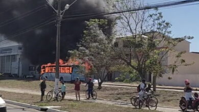 Photo of Vídeo mostra ônibus pegando fogo em Conquista