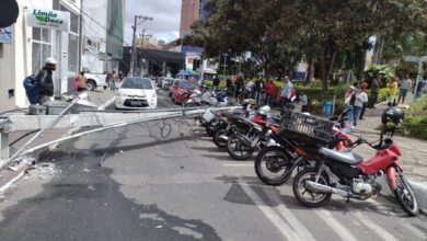 Photo of Conquista: Caminhão derruba poste no Centro da cidade e assusta moradores