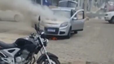Photo of Vídeo mostra carro pegando fogo em Conquista