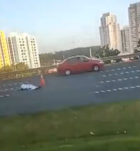 Photo of Motociclista morre após bater no fundo de caminhão