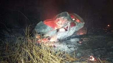 Photo of Motorista morre carbonizado após carro capotar e pegar fogo na Curva do Cercado