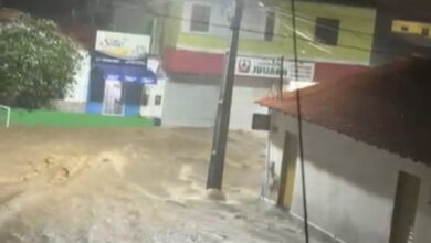 Photo of Vídeos mostram ruas alagadas em Itambé após forte chuva