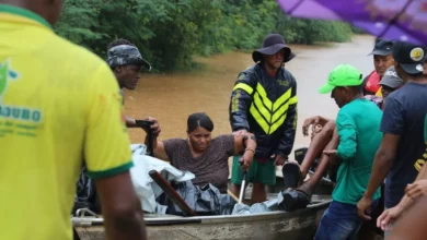 Photo of Nível de rio sobe e famílias são resgatadas de barco na região