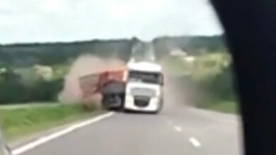 Photo of Vídeo: Carreta desgovernada faz zigue-zague e bate em caminhão na BR-116
