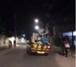 Photo of Vídeo: Jovem morre após cair de carroceria de caminhonete com som “paredão”