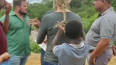 Photo of Região: Viralizou o vídeo de criança quilombola arrumando cabelo de prefeita