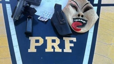 Photo of Vídeo: Caminhoneiro é preso com pistola, máscara e droga na região