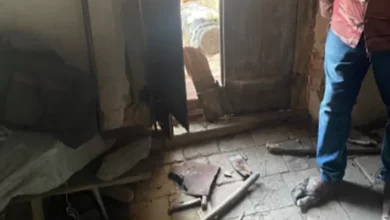 Photo of Homens com facão e machado assaltam casa de idoso na região