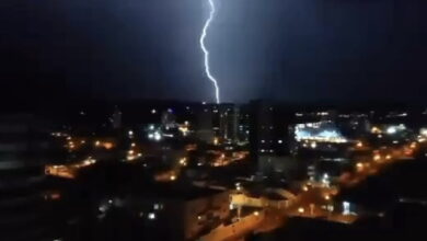 Photo of Vídeo: Após o calorão, Conquista tem forte chuva, relâmpagos e queda de energia