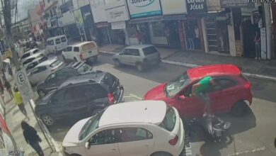 Photo of Conquista: Vídeo mostra momento em que motorista tenta quebrar moto após acidente