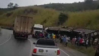 Photo of Vídeo mostra caminhão boiadeiro após acidente na Serra do Marçal
