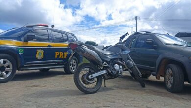 Photo of Moto e carro roubados são encontrados em oficina mecânica na região