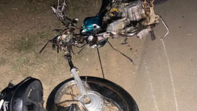 Photo of Próximo a Conquista: Polícia divulga informações sobre acidente que matou Joanderson; a moto ficou destruída