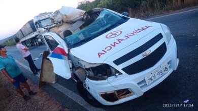 Photo of Acidente entre ambulância e caminhão em estrada da região