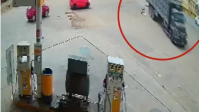 Photo of Vídeo mostra carreta desgovernada invadindo posto após motorista ter mal súbito