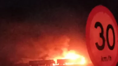 Photo of Vídeo: Carreta pega fogo após acidente na região