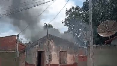 Photo of Região: Homem coloca fogo em colchão e casa fica destruída